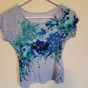 Tee shirt with designs